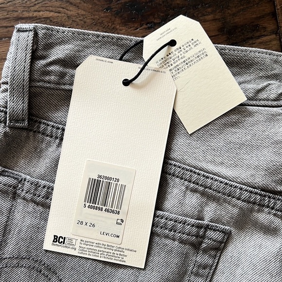 Levi’s Premium 501 Women’s Original Cropped Jean - Picture 10 of 14